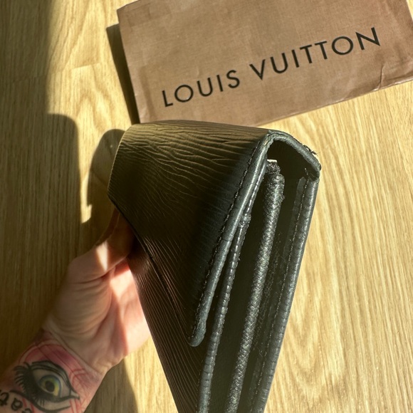 Authentic Louis Vuitton black Epi wallet - Picture 12 of 12